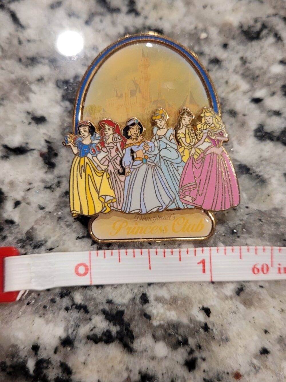 Disney Land's Princess Club Disney Official Trading Pin 2008 Snow White Belle - Picture 2 of 3